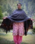 qKullu-Loom-Woven-Soft-Wool-Women-Fine-Design-Pattern-Shawl-Dark-Grey-Kingri-jaal-1.5.jpg